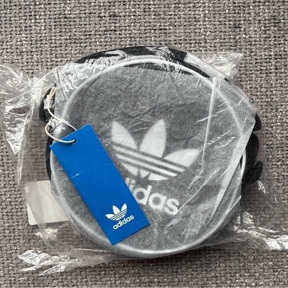 BNWT Adidas Originals Classic Round Crossbody Bag - Black - Picture 6 of 15